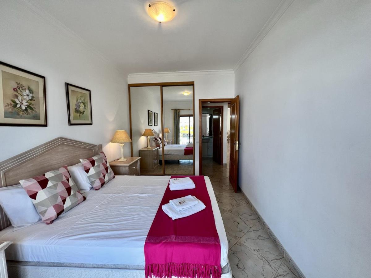 Quarteira Elegant With Pool By Homing Apartment Bagian luar foto