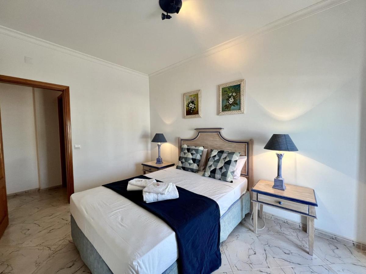 Quarteira Elegant With Pool By Homing Apartment Bagian luar foto