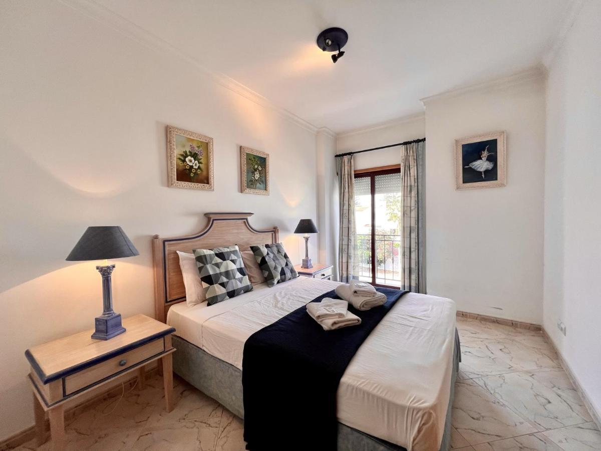 Quarteira Elegant With Pool By Homing Apartment Bagian luar foto