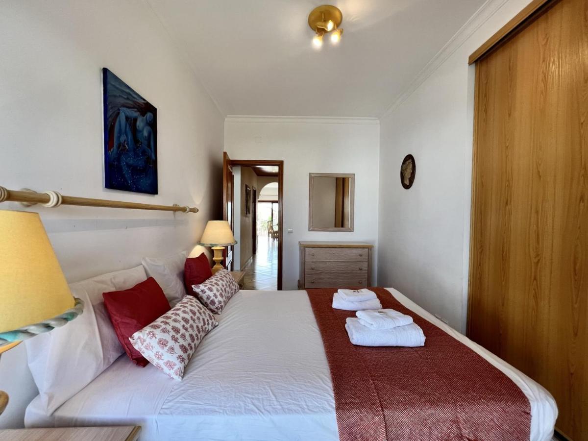Quarteira Elegant With Pool By Homing Apartment Bagian luar foto