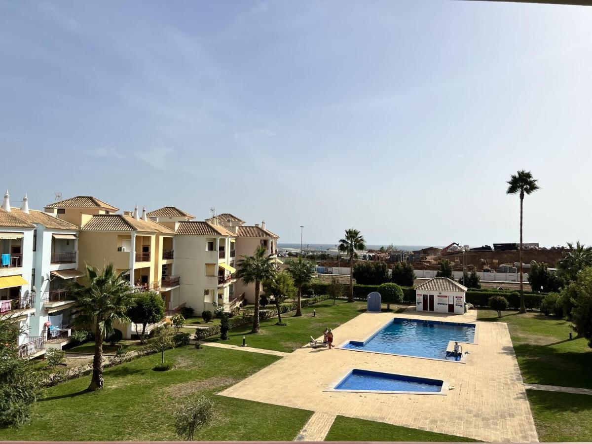 Quarteira Elegant With Pool By Homing Apartment Bagian luar foto
